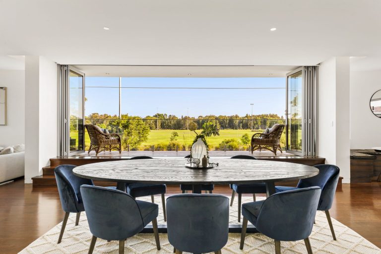 Friday’s Favourites – 4 indoor-outdoor dining areas