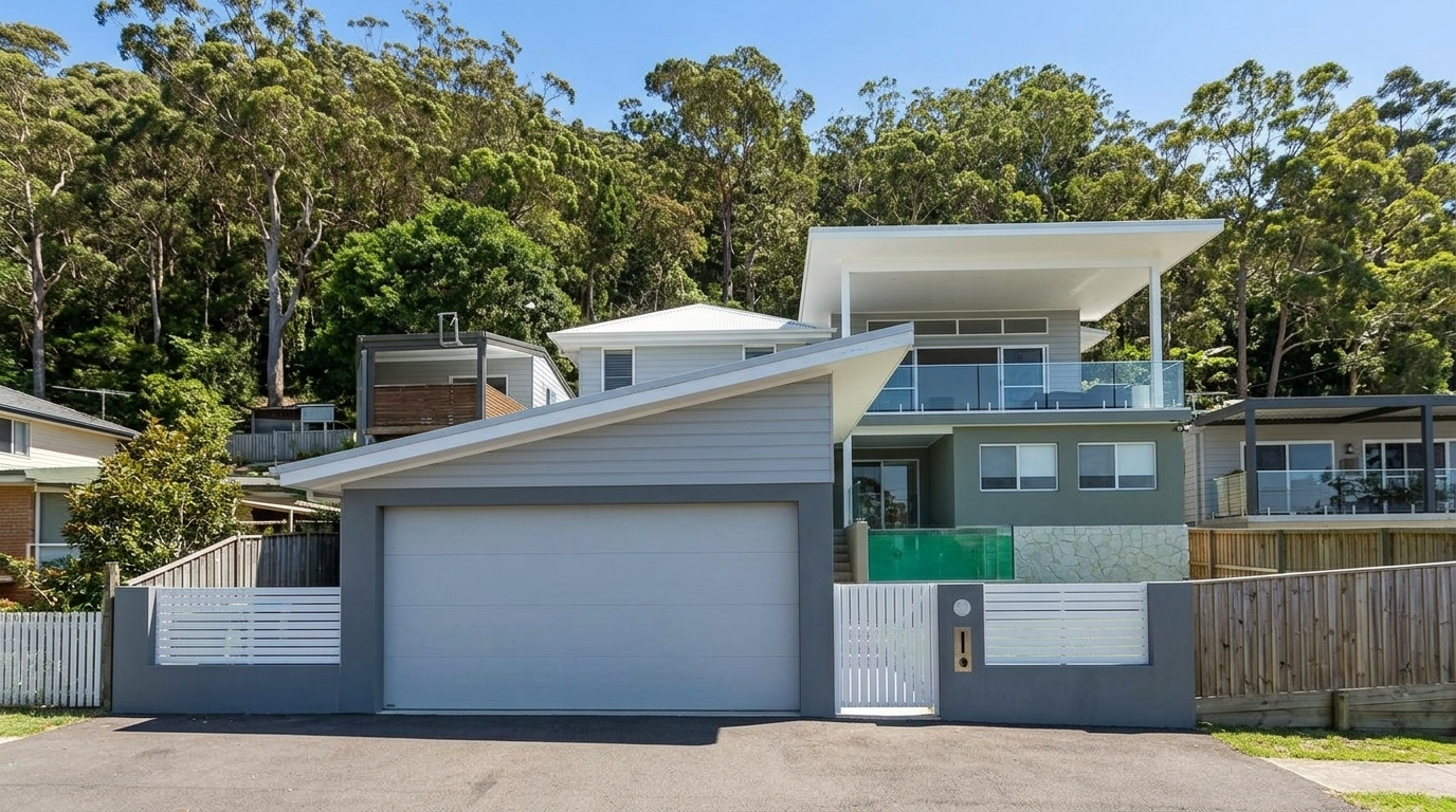 Commonwealth Ave vs Uralla Lane, Blackwall: Convenience or Water-View Prestige?